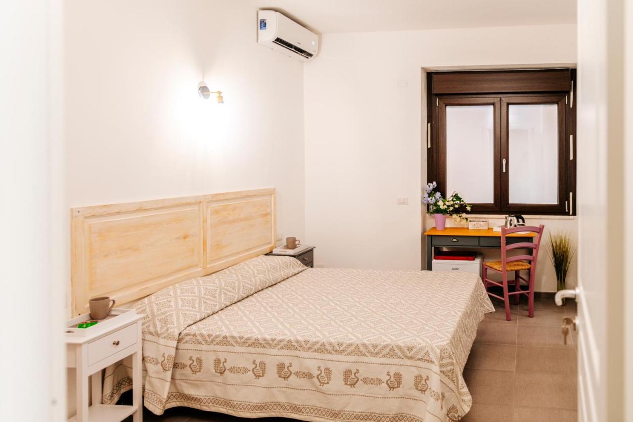 Domo Mediterranea Affittacamere-Guest House SantʼAntìoco 外观 照片