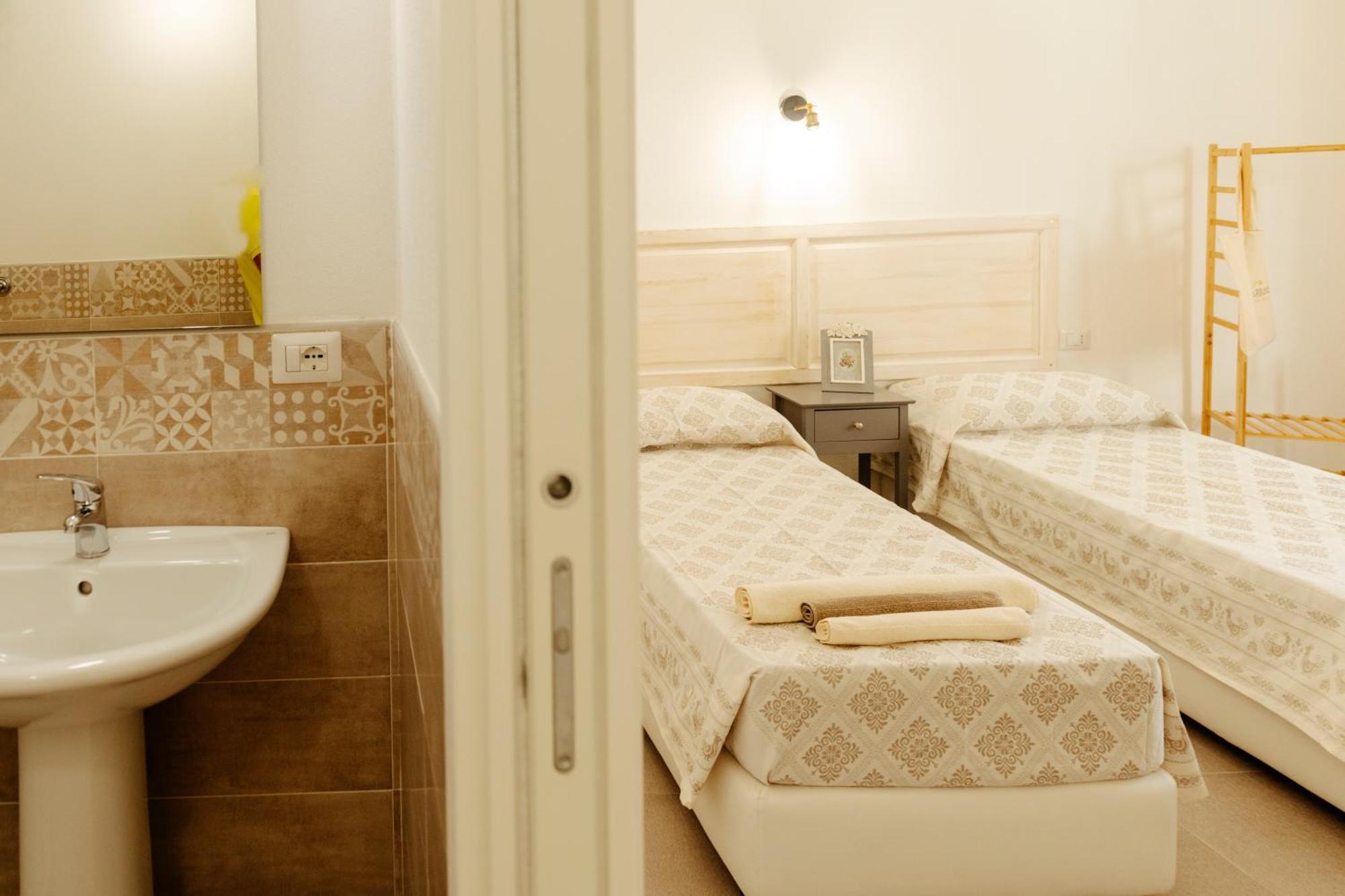 Domo Mediterranea Affittacamere-Guest House SantʼAntìoco 外观 照片