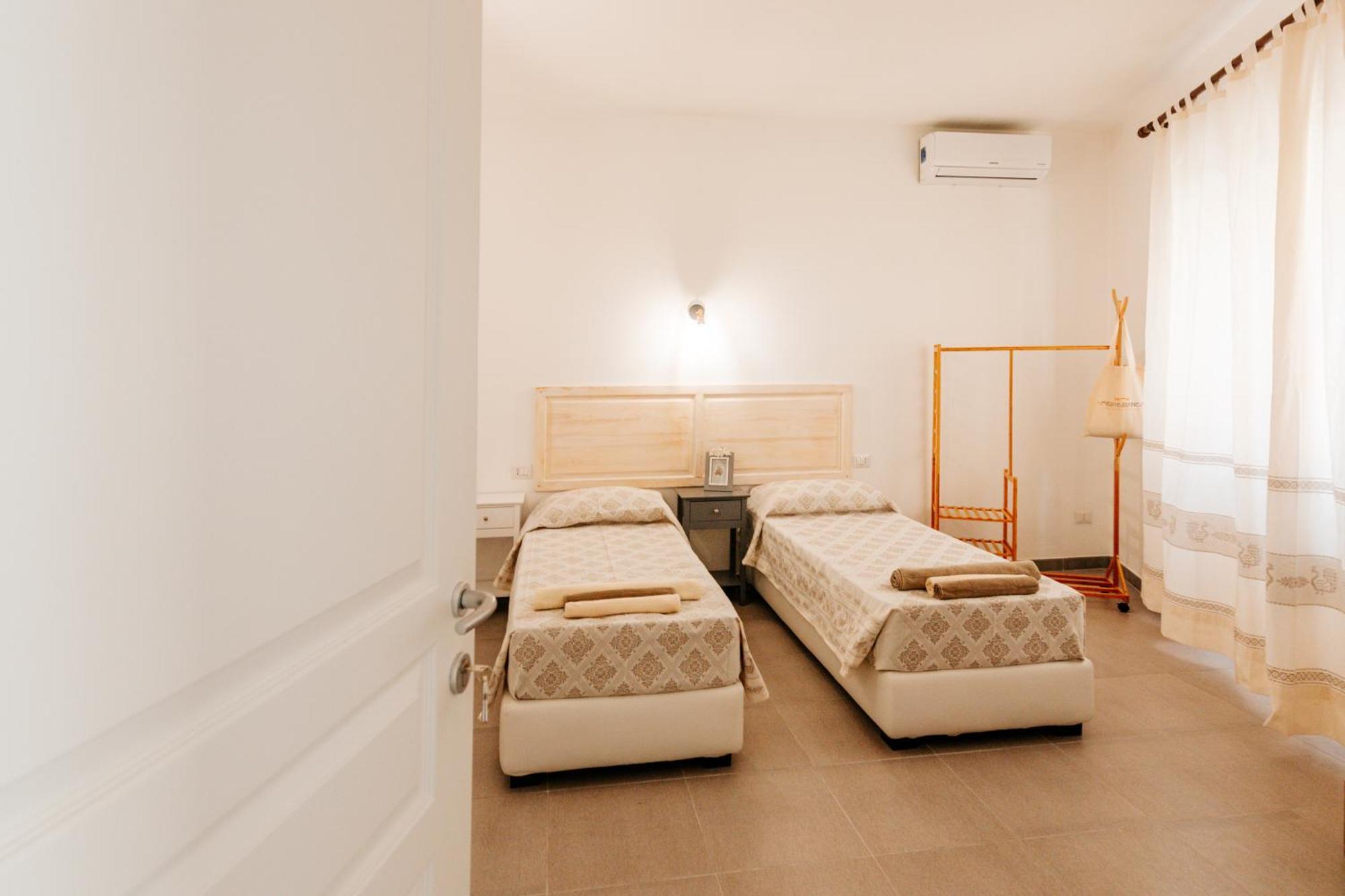 Domo Mediterranea Affittacamere-Guest House SantʼAntìoco 外观 照片