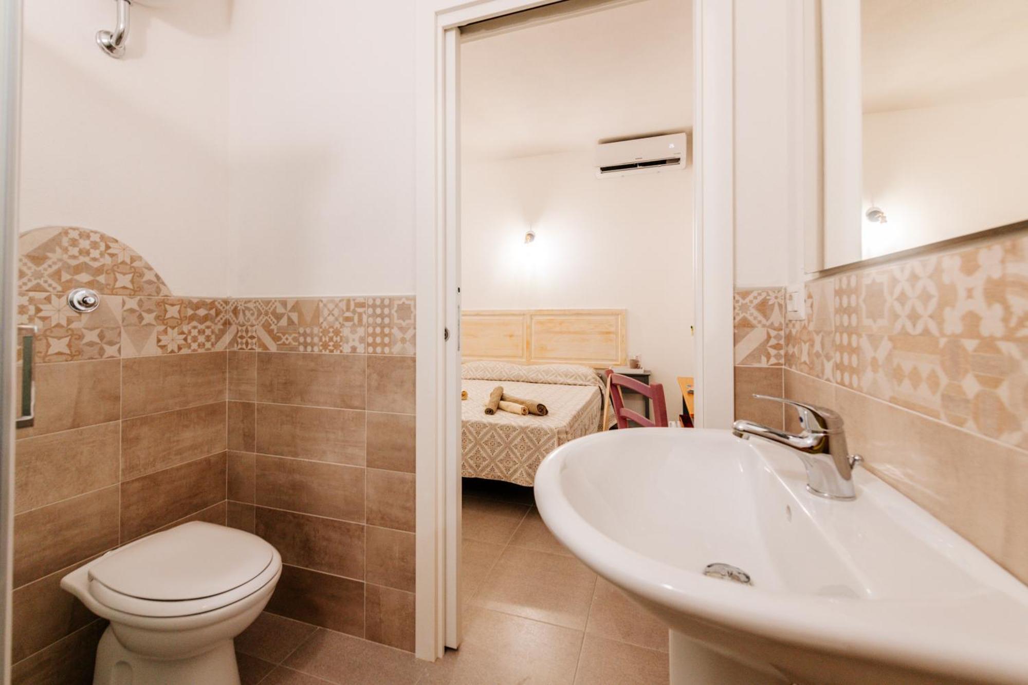 Domo Mediterranea Affittacamere-Guest House SantʼAntìoco 外观 照片