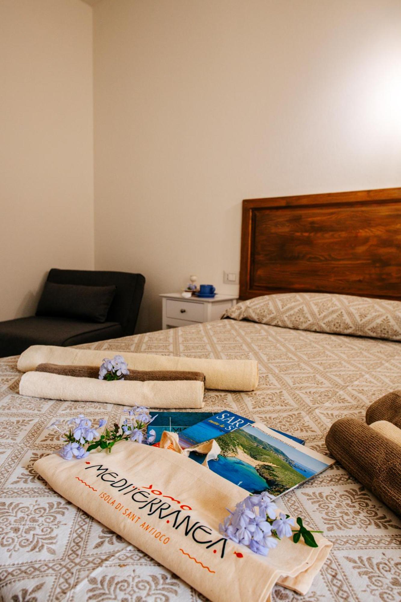 Domo Mediterranea Affittacamere-Guest House SantʼAntìoco 外观 照片